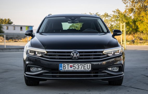 Volkswagen Passat Variant 2.0 TDI Elegance DSG, 147 kW, A7 / AJ NA SPLÁTKY / PROTIÚČET / 2022 šedá