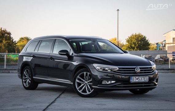 Volkswagen Passat Variant 2.0 TDI Elegance DSG, 147 kW, A7 / AJ NA SPLÁTKY / PROTIÚČET / 2022 šedá