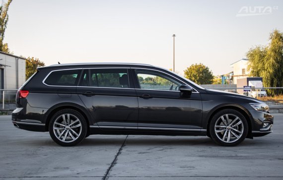 Volkswagen Passat Variant 2.0 TDI Elegance DSG, 147 kW, A7 / AJ NA SPLÁTKY / PROTIÚČET / 2022 šedá