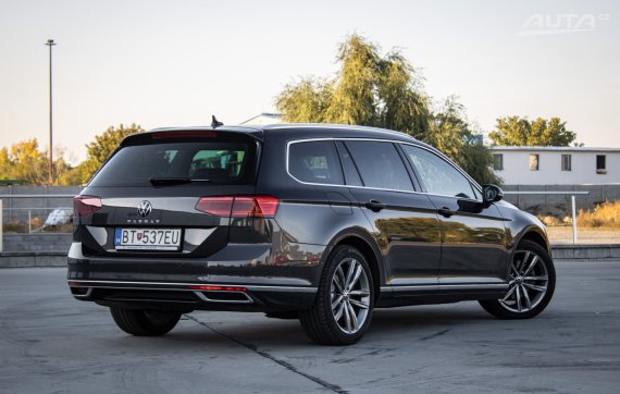 Volkswagen Passat Variant 2.0 TDI Elegance DSG, 147 kW, A7 / AJ NA SPLÁTKY / PROTIÚČET / 2022 šedá