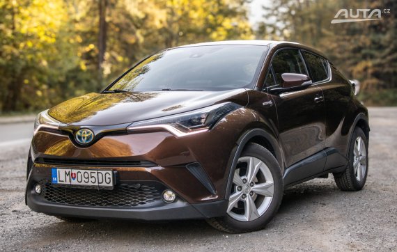 Toyota C-HR 1.8 Hybrid Executive 2018 72kW 2018 / AJ NA SPLÁTKY / PROTIÚČET 2018 - hlavní pohled