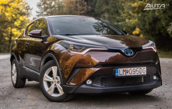 Toyota C-HR 1.8 Hybrid Executive 2018 72kW 2018 / AJ NA SPLÁTKY / PROTIÚČET 2018 hnědá