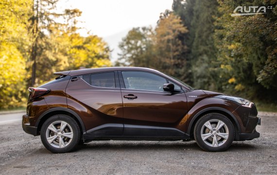 Toyota C-HR 1.8 Hybrid Executive 2018 72kW 2018 / AJ NA SPLÁTKY / PROTIÚČET 2018 hnědá