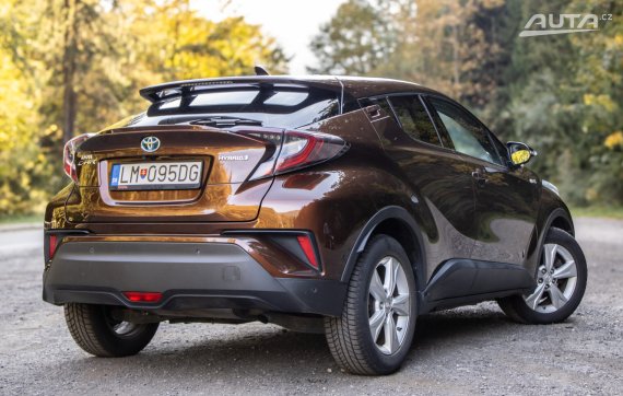 Toyota C-HR 1.8 Hybrid Executive 2018 72kW 2018 / AJ NA SPLÁTKY / PROTIÚČET 2018 hnědá