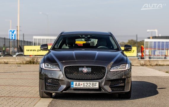 Jaguar XF 2.0 R-Sport AWD 221kW AT/8 2020 / AJ NA SPLÁTKY / PROTIÚČET 2020 šedá