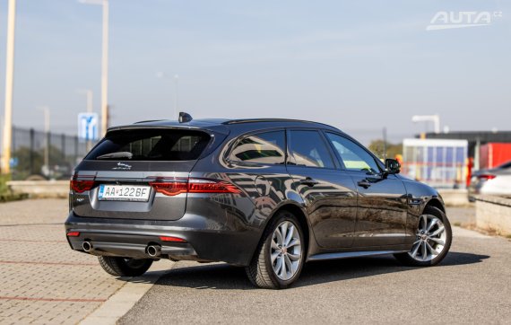 Jaguar XF 2.0 R-Sport AWD 221kW AT/8 2020 / AJ NA SPLÁTKY / PROTIÚČET 2020 šedá