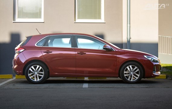 Hyundai i30 1.6 CRDi / 81kW / A7 / ZÁRUKA / AJ NA SPLÁTKY / PROTIÚČET 2017 červená