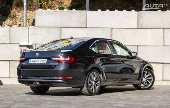 Škoda Superb 2.0 TDI L&amp;K 4x4 / 140kW / A6 / ZÁRUKA / AJ NA SPLÁTKY / PROTIÚČET 2017 černá