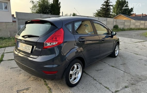 Ford Fiesta 1,4 TDi 2011 šedá