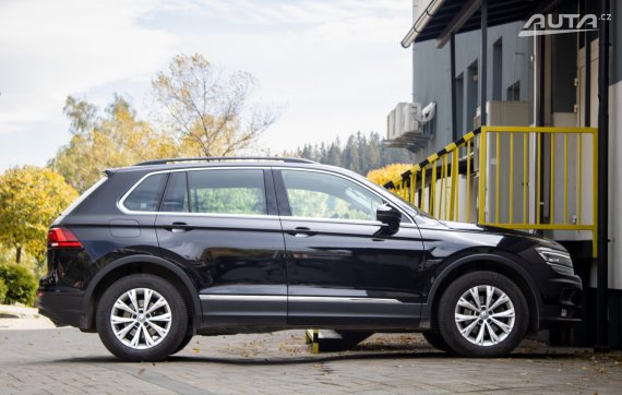 Volkswagen Tiguan 2.0 TDI Comfortline 4Motion DSG / 110kW / A7 / ZÁRUKA / AJ NA SPLÁTKY / PROTI 2017 černá