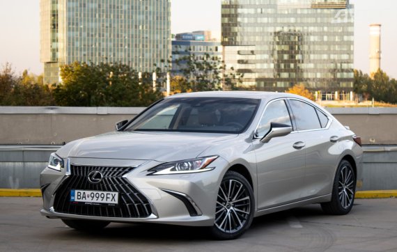Lexus ES 300h Legacy Edition / 131kW / CVT / ZÁRUKA / AJ NA SPLÁTKY / PROTIÚČET 2025 hnědá