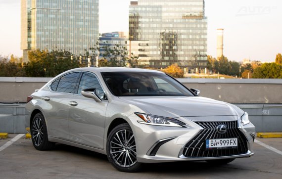 Lexus ES 300h Legacy Edition / 131kW / CVT / ZÁRUKA / AJ NA SPLÁTKY / PROTIÚČET 2025 hnědá