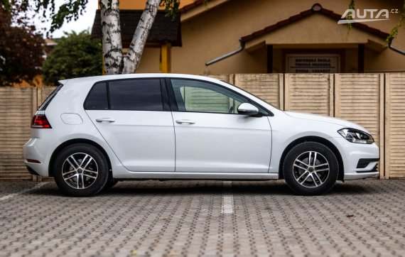 Volkswagen Golf 7 1.0 TSI 63kW MT/5 2018 / AJ NA SPLÁTKY / PROTIÚČET 2018 bílá