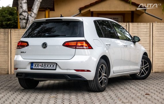 Volkswagen Golf 7 1.0 TSI 63kW MT/5 2018 / AJ NA SPLÁTKY / PROTIÚČET 2018 bílá