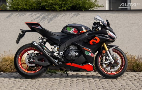 Aprilia RSV4 / 159kW / MT / ZÁRUKA / AJ NA SPLÁTKY / PROTIÚČET 2025 černá