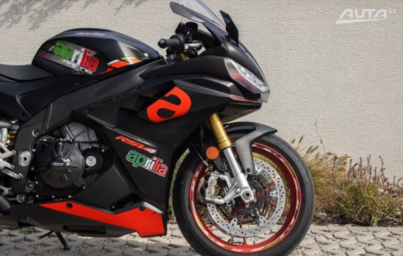 Aprilia RSV4 / 159kW / MT / ZÁRUKA / AJ NA SPLÁTKY / PROTIÚČET 2025 černá