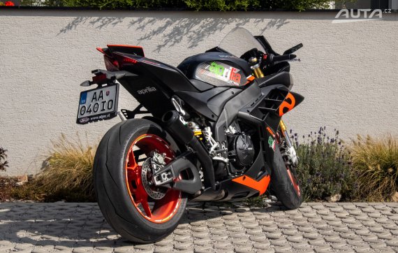Aprilia RSV4 / 159kW / MT / ZÁRUKA / AJ NA SPLÁTKY / PROTIÚČET 2025 černá