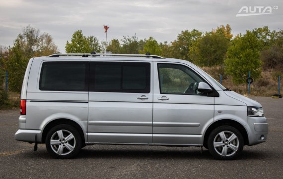 Volkswagen Caravelle T5  2.0 BiTDI KR 4MOTION DSG, 132 kW, A7 / AJ NA SPLÁTKY / PROTIÚČET / 2015 stříbrná metalíza