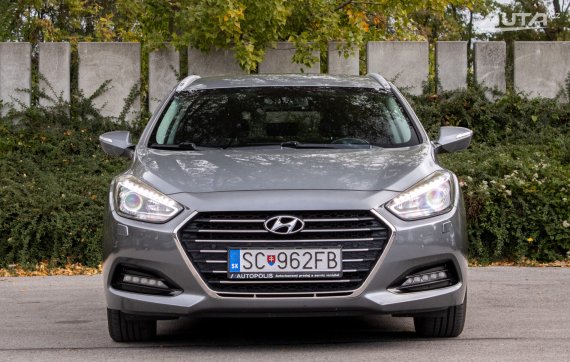 Hyundai i40 CW 1.7 CRDi / 140kW / A7 / ZÁRUKA / AJ NA SPLÁTKY / PROTIÚČET 2017 šedá