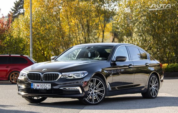 BMW Rad 5 G31 530d xDrive Luxury Line / 195kW / A8 / ZÁRUKA / AJ NA SPLÁTKY / PROTIÚČET 2017 - hlavní pohled