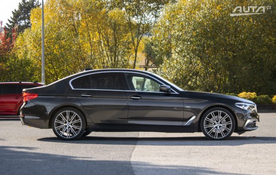 BMW Rad 5 G31 530d xDrive Luxury Line / 195kW / A8 / ZÁRUKA / AJ NA SPLÁTKY / PROTIÚČET 2017 hnědá