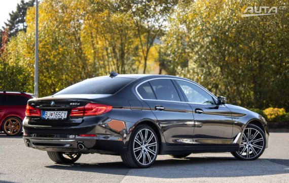 BMW Rad 5 G31 530d xDrive Luxury Line / 195kW / A8 / ZÁRUKA / AJ NA SPLÁTKY / PROTIÚČET 2017 hnědá