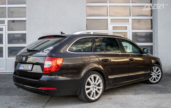 Škoda Superb Combi 1.6 TDI Greenline Elegance / 77kW / M6 / ZÁRUKA / AJ NA SPLÁTKY / PROTIÚČET 2014 hnědá