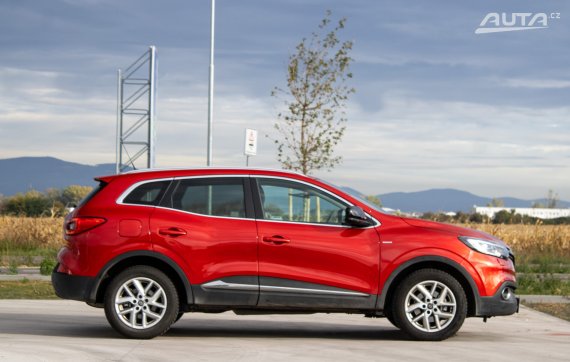 Renault Kadjar Energy TCe Limited / 96kW / M6 / ZÁRUKA / AJ NA SPLÁTKY / PROTIÚČET 2018 červená