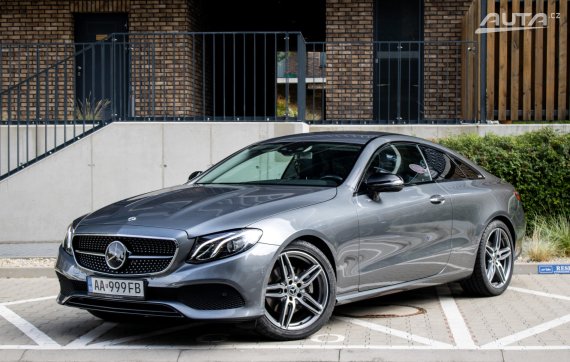 Mercedes-Benz E trieda Kupé 220d 4Matic AMG Line / 143kW / A9 / ZÁRUKA / AJ NA SPLÁTKY / PROTIÚ 2018 - hlavní pohled