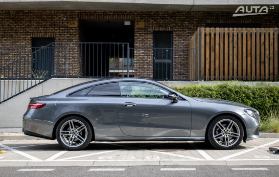 Mercedes-Benz E trieda Kupé 220d 4Matic AMG Line / 143kW / A9 / ZÁRUKA / AJ NA SPLÁTKY / PROTIÚ 2018 šedá