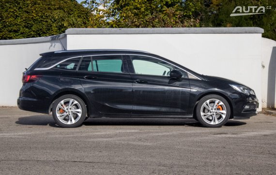 Opel Astra Sport Tourer 1.6 CDTI / 100kW / M6 / ZÁRUKA / AJ NA SPLÁTKY / PROTIÚČET 2018 černá