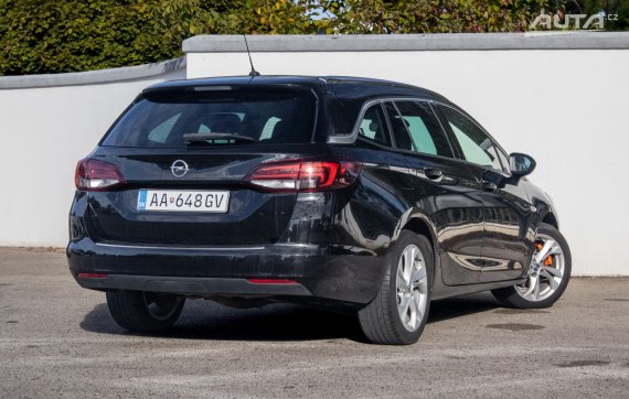 Opel Astra Sport Tourer 1.6 CDTI / 100kW / M6 / ZÁRUKA / AJ NA SPLÁTKY / PROTIÚČET 2018 černá