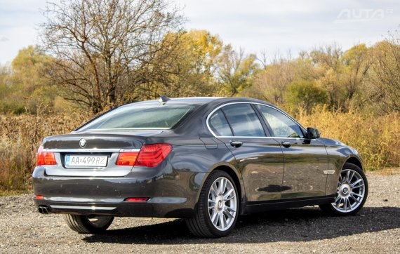 BMW Rad 7 F01 730d / 180kW / A6 / AJ NA SPLÁTKY / PROTIÚČET 2009 šedá
