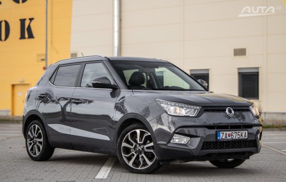 SsangYong Tivoli 1.6 94kW 2016 MT/6 / AJ NA SPLÁTKY / PROTIÚČET 2016 šedá