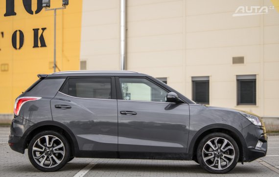 SsangYong Tivoli 1.6 94kW 2016 MT/6 / AJ NA SPLÁTKY / PROTIÚČET 2016 šedá