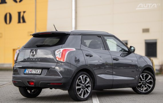 SsangYong Tivoli 1.6 94kW 2016 MT/6 / AJ NA SPLÁTKY / PROTIÚČET 2016 šedá