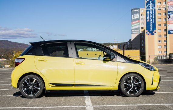 Toyota Yaris 1.5 VVT-iE Selection, 82kW (2017) / AJ NA SPLÁTKY / PROTIÚČET / 2017 žlutá