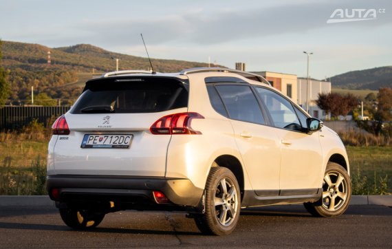 Peugeot 2008 1.2 PureTech Active / 60kW / M5 / ZÁRUKA / AJ NA SPLÁTKY / PROTIÚČET 2017 bílá