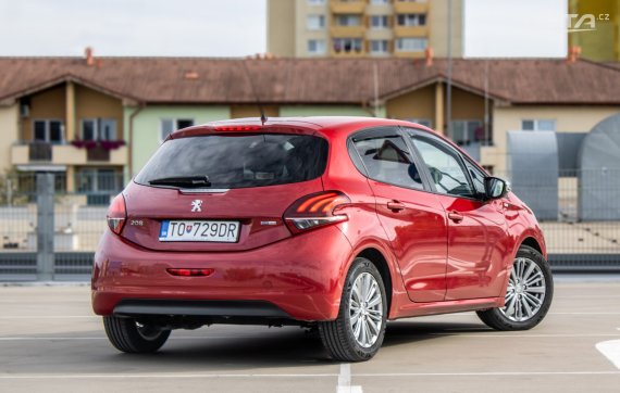 Peugeot 208 1.2 PureTech Active Facelift / 60kW / M5 / ZÁRUKA / AJ NA SPLÁTKY / PROTIÚČET 2016 červená