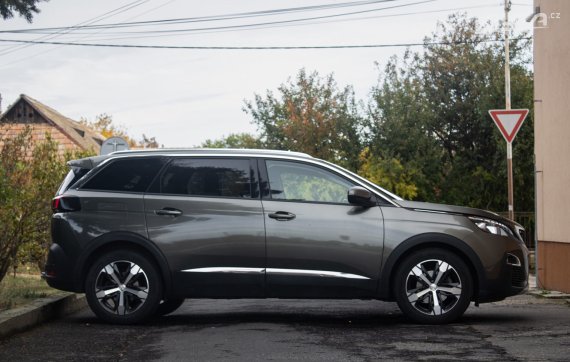 Peugeot 5008 1.5 BlueHDi Allure 7m. / 96kW / A8 / ZÁRUKA / AJ NA SPLÁTKY / PROTIÚČET 2019 šedá