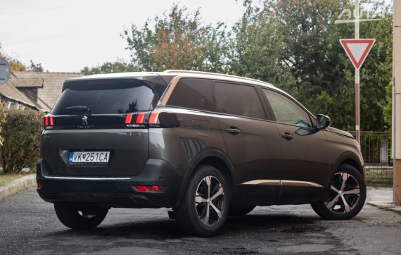 Peugeot 5008 1.5 BlueHDi Allure 7m. / 96kW / A8 / ZÁRUKA / AJ NA SPLÁTKY / PROTIÚČET 2019 šedá