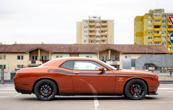Dodge Challenger R/T Plus 5.7 V8 HEMI / 277kW / A8 / ZÁRUKA / AJ NA SPLÁTKY / PROTIÚČET 2022 oranžová