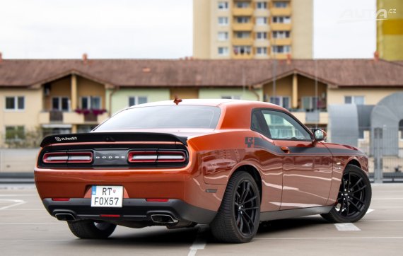 Dodge Challenger R/T Plus 5.7 V8 HEMI / 277kW / A8 / ZÁRUKA / AJ NA SPLÁTKY / PROTIÚČET 2022 oranžová