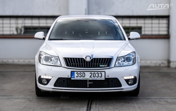 Škoda Octavia 2 RS 2013 147kW MT/6 2013 bílá