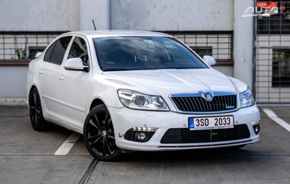 Škoda Octavia 2 RS 2013 147kW MT/6 2013 bílá