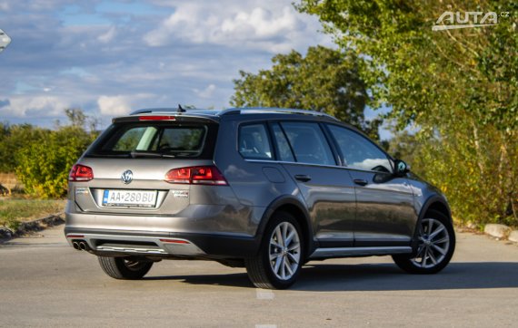 Volkswagen Golf Variant Alltrack 2.0 TDI BMT 4MOTION DSG, 135 kW, A6 / AJ NA SPLÁTKY / PROTIÚČET / 2016 šedá