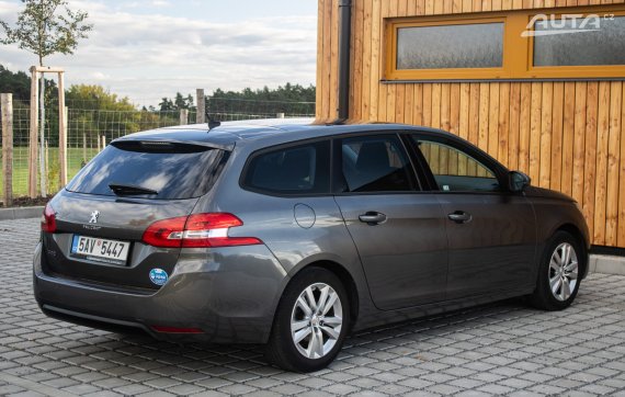 Peugeot 308 SW 1.6 BlueHDI, 88kW (2016) 2016 šedá