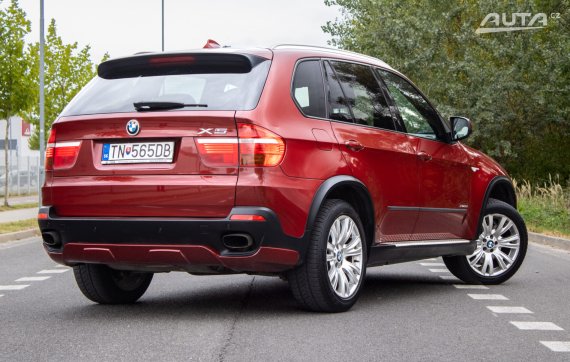 BMW X5 E70 30d xDrive / 173kW / A6 / AJ NA SPLÁTKY / PROTIÚČET 2009 červená