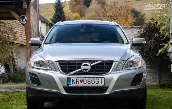 Volvo XC60 D3 AWD Ocean Race, 120kW (2011) / AJ NA SPLÁTKY / PROTIÚČET / 2011 stříbrná metalíza