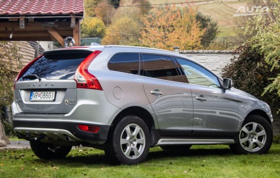 Volvo XC60 D3 AWD Ocean Race, 120kW (2011) / AJ NA SPLÁTKY / PROTIÚČET / 2011 stříbrná metalíza